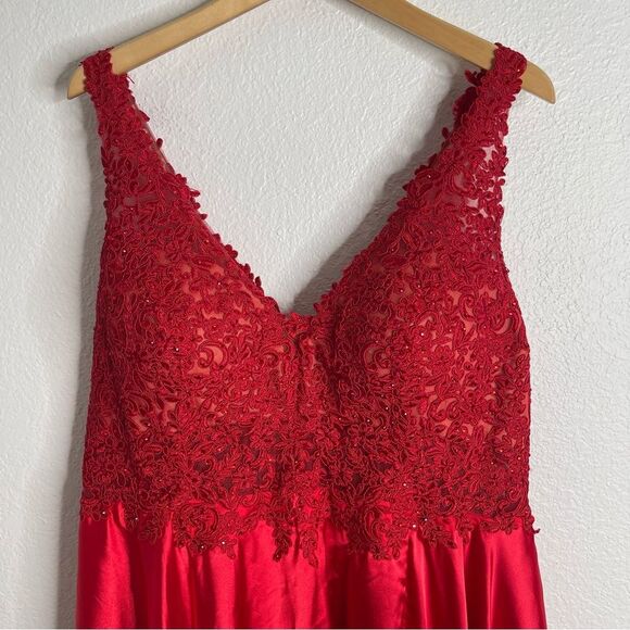 Faviana Red Satin Lace Bodice Gown Maxi Formal Dress Size 20W - Picture 3 of 7